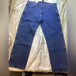 Nwt mens wrangler relaxed fit jeans size 36x30